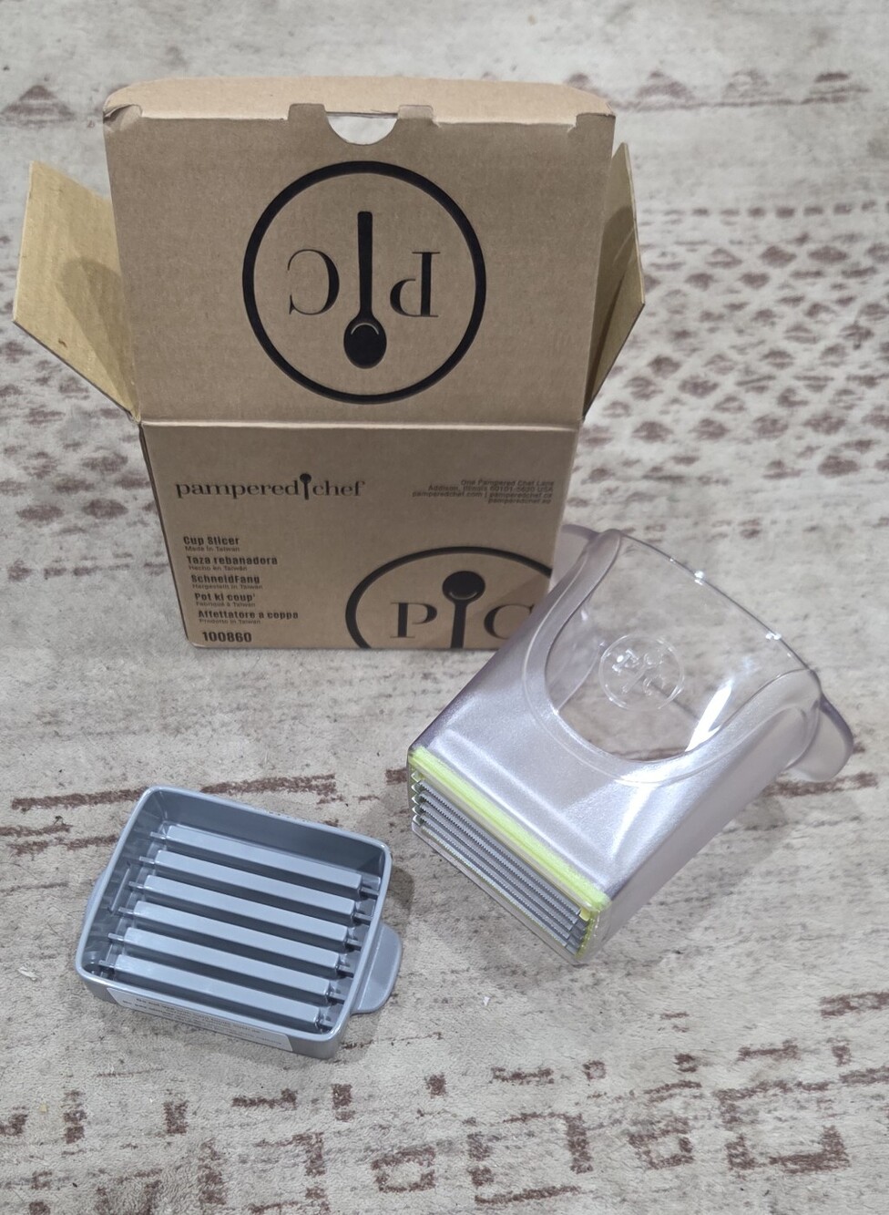Pampered Chef Silver and Gray Multi-Blade Cup Slicer New
